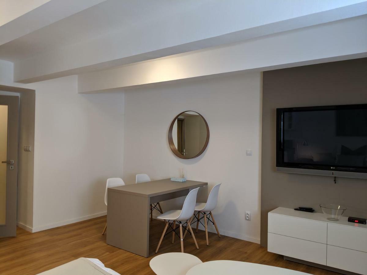 Ap 1 - Apartments 4U Brezinova "Overnight Simply" Hradec Králové المظهر الخارجي الصورة