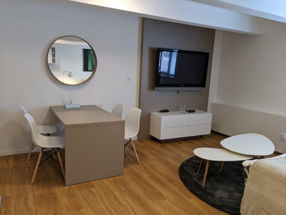 Ap 1 - Apartments 4U Brezinova "Overnight Simply" Hradec Králové المظهر الخارجي الصورة
