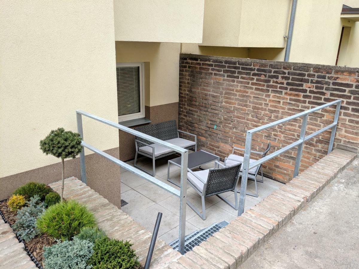 Ap 1 - Apartments 4U Brezinova "Overnight Simply" Hradec Králové المظهر الخارجي الصورة