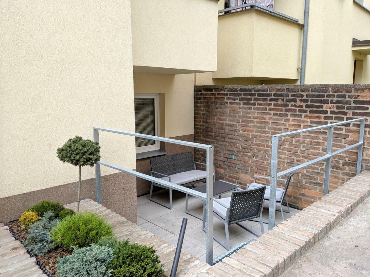 Ap 1 - Apartments 4U Brezinova "Overnight Simply" Hradec Králové المظهر الخارجي الصورة