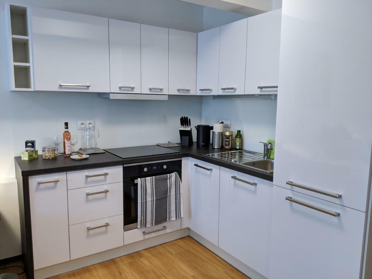 Ap 1 - Apartments 4U Brezinova "Overnight Simply" Hradec Králové المظهر الخارجي الصورة