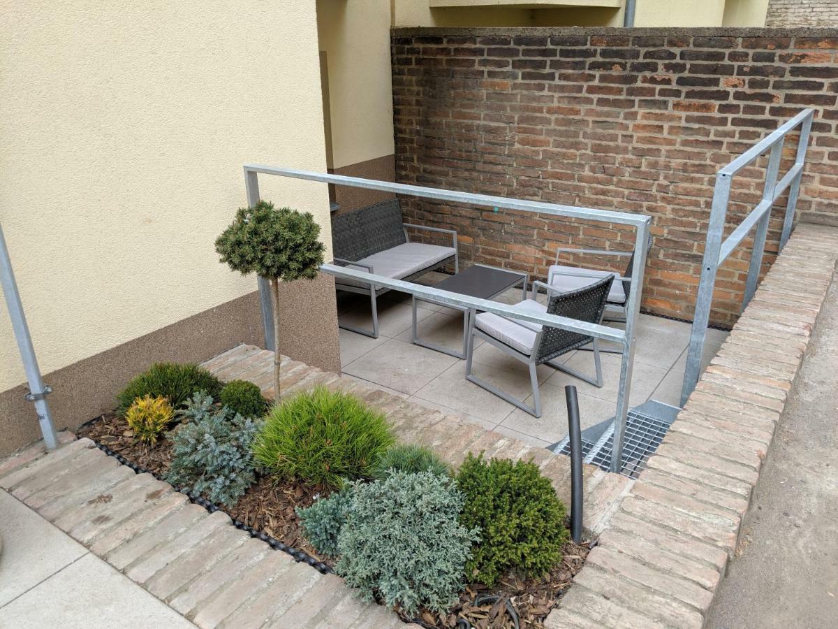 Ap 1 - Apartments 4U Brezinova "Overnight Simply" Hradec Králové المظهر الخارجي الصورة