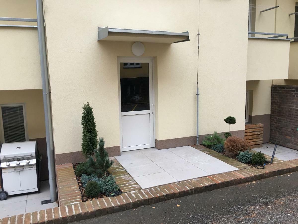 Ap 1 - Apartments 4U Brezinova "Overnight Simply" Hradec Králové المظهر الخارجي الصورة