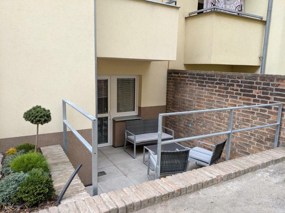 Ap 1 - Apartments 4U Brezinova "Overnight Simply" Hradec Králové المظهر الخارجي الصورة